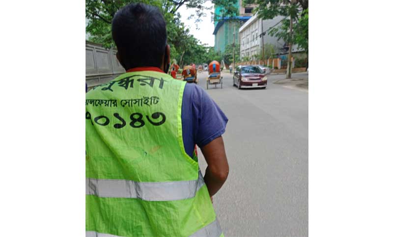 প্রাইভেট কারের স্টিয়ারিং ছেড়ে রিকশার হ্যান্ডেল